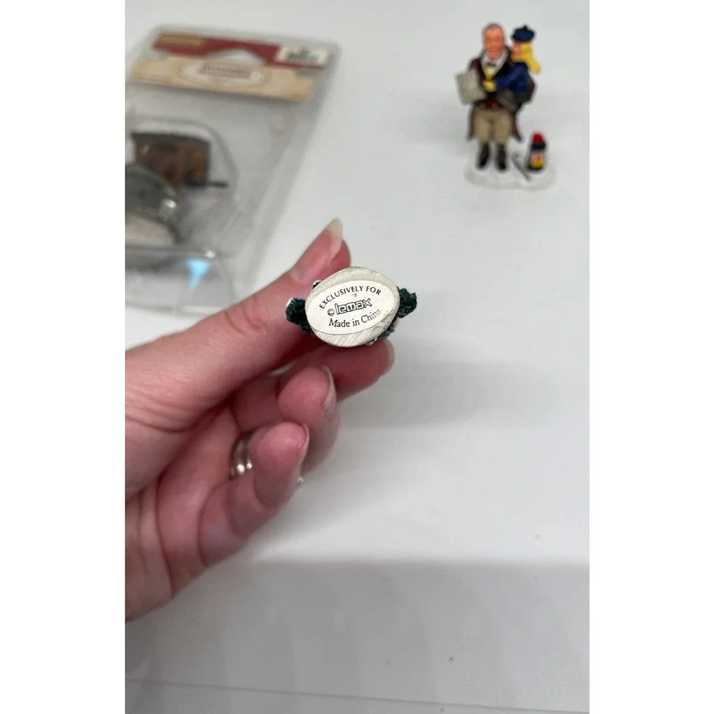 Lemax Christmas Village Accessories (4)